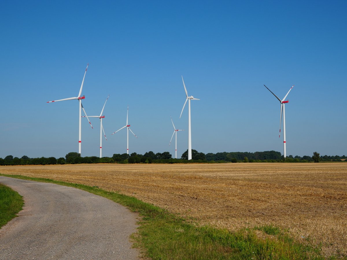Windkraftanlagen in Bälau Windkraftanlagen auf freiem Feld bei Bälau